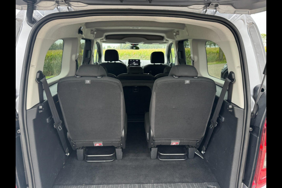 Opel Combo Tour 1.2 Turbo L2H1 Edition 7p. TREKHAAK / CAMERA / VOORRUIT VERW. / NAVI / CRUISE / WARNINGSPOTS / STUURVERW. / PDC