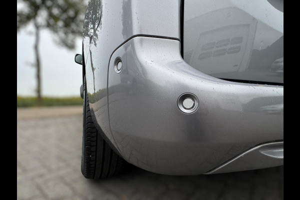 Opel Combo Tour 1.2 Turbo L2H1 Edition 7p. TREKHAAK / CAMERA / VOORRUIT VERW. / NAVI / CRUISE / WARNINGSPOTS / STUURVERW. / PDC