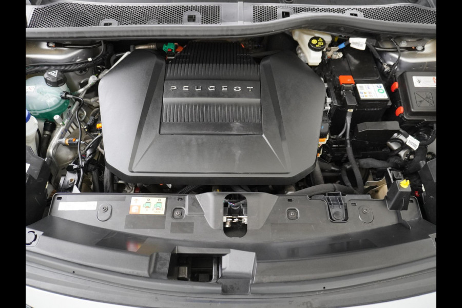 Peugeot e-2008 EV GT Pack 50 kWh VAN: 21.900,- VOOR: 19.877,- UW HERFST VOORDDEL: 2.023,- EURO 3 FASE LADEN!| RIJLAAR GEPRIJSD INCL. 12MND BOVAG