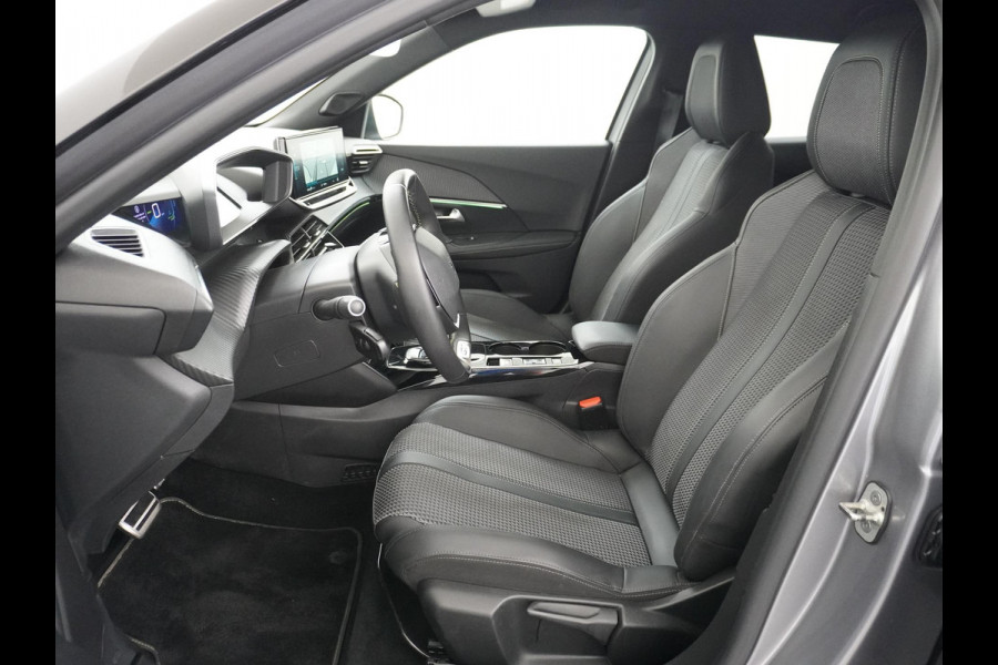 Peugeot e-2008 EV GT Pack 50 kWh VAN: 21.900,- VOOR: 19.877,- UW HERFST VOORDDEL: 2.023,- EURO 3 FASE LADEN!| RIJLAAR GEPRIJSD INCL. 12MND BOVAG