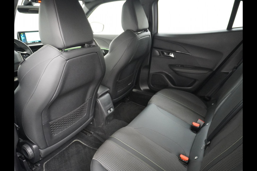 Peugeot e-2008 EV GT Pack 50 kWh VAN: 21.900,- VOOR: 19.877,- UW HERFST VOORDDEL: 2.023,- EURO 3 FASE LADEN!| RIJLAAR GEPRIJSD INCL. 12MND BOVAG