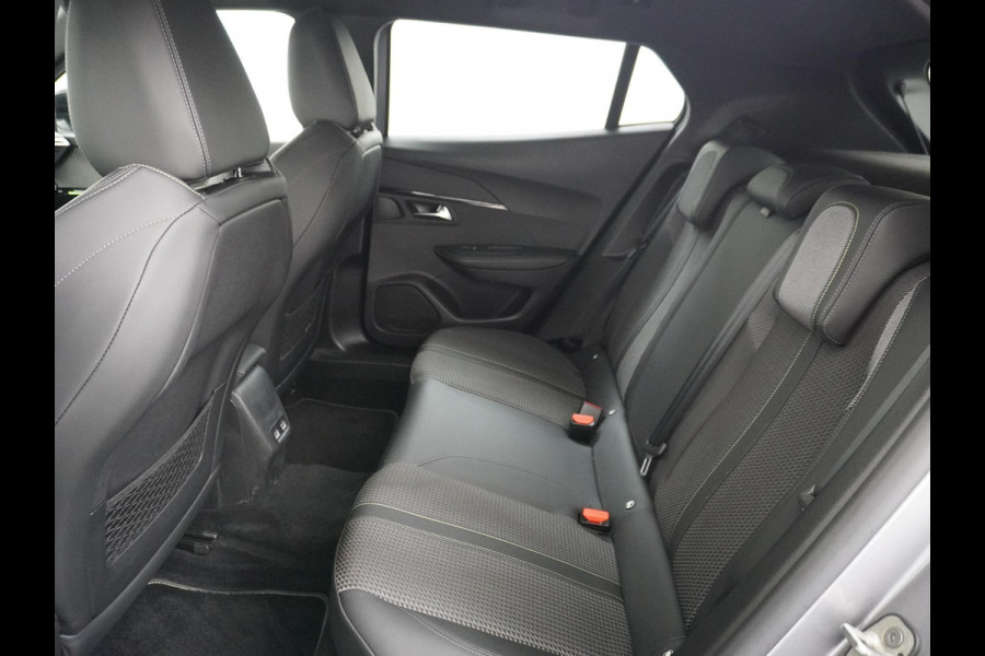 Peugeot e-2008 EV GT Pack 50 kWh VAN: 21.900,- VOOR: 19.877,- UW HERFST VOORDDEL: 2.023,- EURO 3 FASE LADEN!| RIJLAAR GEPRIJSD INCL. 12MND BOVAG