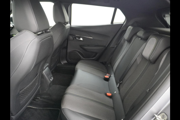 Peugeot e-2008 EV GT Pack 50 kWh VAN: 21.900,- VOOR: 19.877,- UW HERFST VOORDDEL: 2.023,- EURO 3 FASE LADEN!| RIJLAAR GEPRIJSD INCL. 12MND BOVAG