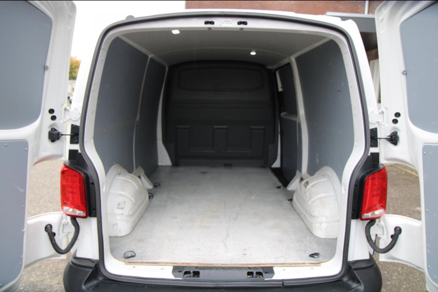 Volkswagen Transporter 2.0 TDI 110PK L2H1 Business / Camera / trekhaak / App connect / Cruise