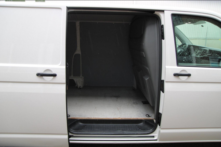 Volkswagen Transporter 2.0 TDI 110PK L2H1 Business / Camera / trekhaak / App connect / Cruise