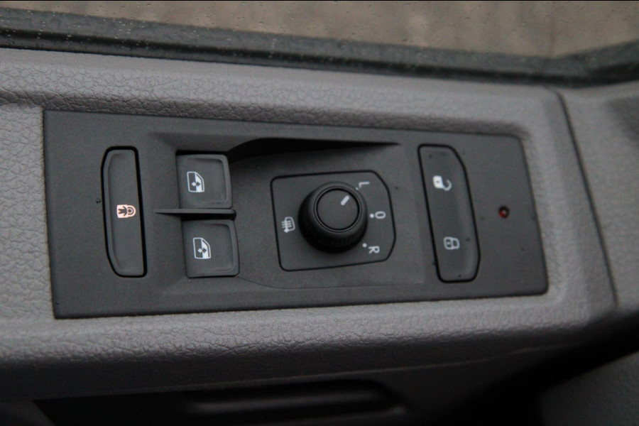 Volkswagen Transporter 2.0 TDI 110PK L2H1 Business / Camera / trekhaak / App connect / Cruise