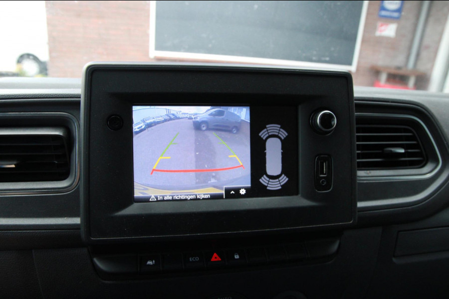 Renault Master T35 2.3 dCi 135PK L3H2 / Trekhaak / Camera / Navi / 3 zits