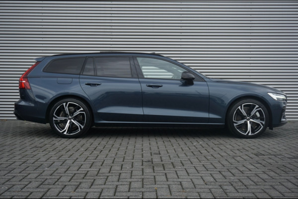 Volvo V60 PHEV T6 AWD ULTRA DARK SCHUIFDAK | WINTERPACK | H&K AUDIO | LUXE