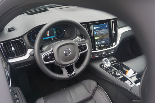 Volvo V60 PHEV T6 AWD ULTRA DARK SCHUIFDAK | WINTERPACK | H&K AUDIO | LUXE