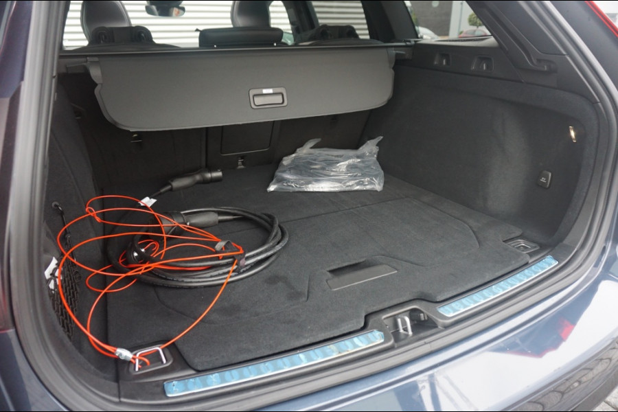 Volvo V60 PHEV T6 AWD ULTRA DARK SCHUIFDAK | WINTERPACK | H&K AUDIO | LUXE