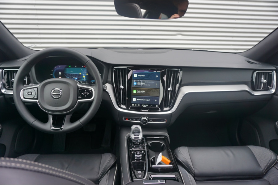Volvo V60 PHEV T6 AWD ULTRA DARK SCHUIFDAK | WINTERPACK | H&K AUDIO | LUXE