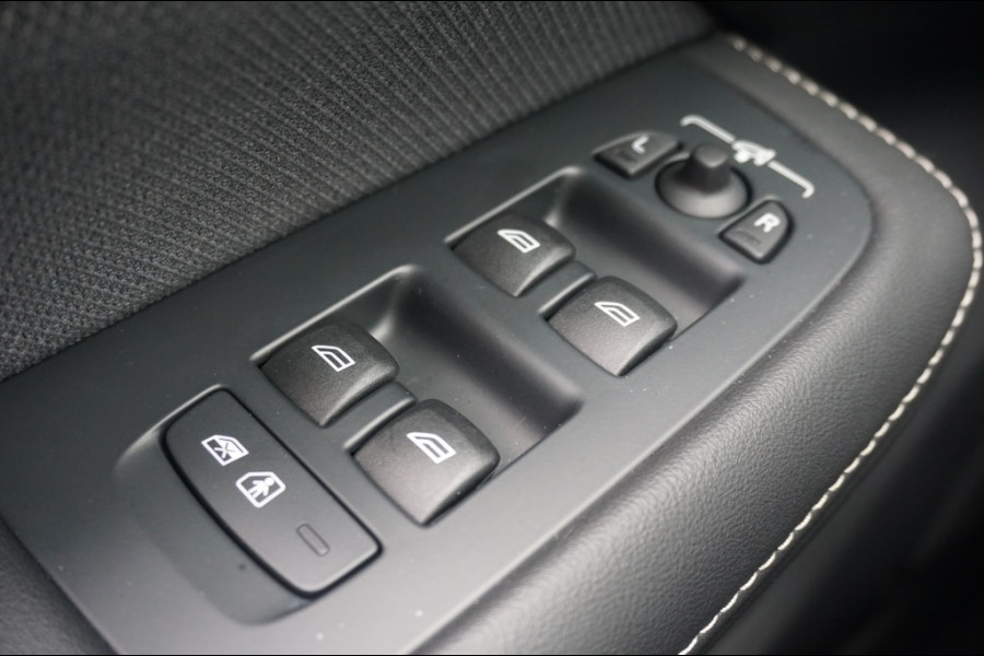 Volvo V60 PHEV T6 AWD ULTRA DARK SCHUIFDAK | WINTERPACK | H&K AUDIO | LUXE