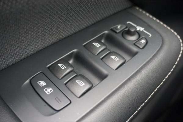 Volvo V60 PHEV T6 AWD ULTRA DARK SCHUIFDAK | WINTERPACK | H&K AUDIO | LUXE