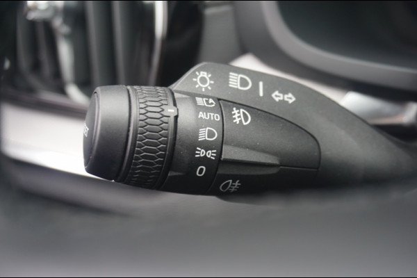 Volvo V60 PHEV T6 AWD ULTRA DARK SCHUIFDAK | WINTERPACK | H&K AUDIO | LUXE