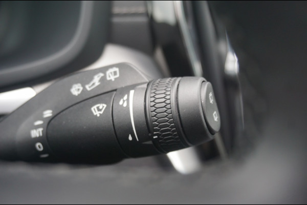 Volvo V60 PHEV T6 AWD ULTRA DARK SCHUIFDAK | WINTERPACK | H&K AUDIO | LUXE