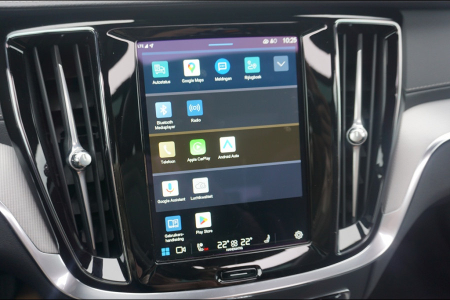 Volvo V60 PHEV T6 AWD ULTRA DARK SCHUIFDAK | WINTERPACK | H&K AUDIO | LUXE