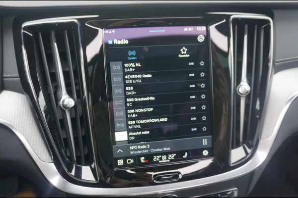 Volvo V60 PHEV T6 AWD ULTRA DARK SCHUIFDAK | WINTERPACK | H&K AUDIO | LUXE