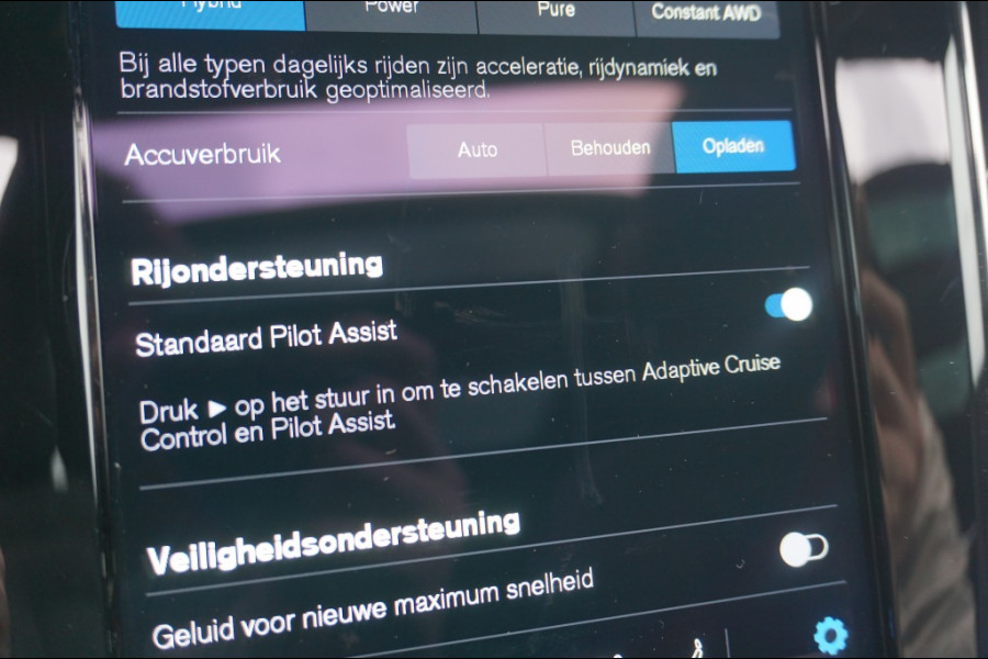 Volvo V60 PHEV T6 AWD ULTRA DARK SCHUIFDAK | WINTERPACK | H&K AUDIO | LUXE