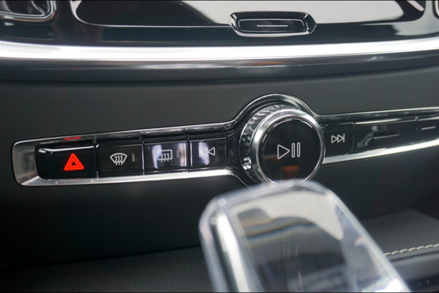 Volvo V60 PHEV T6 AWD ULTRA DARK SCHUIFDAK | WINTERPACK | H&K AUDIO | LUXE