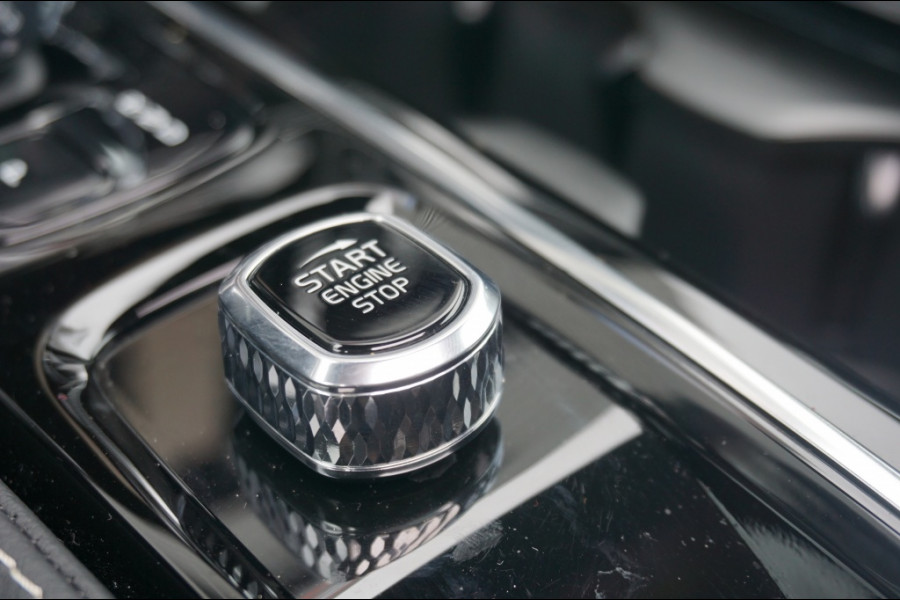 Volvo V60 PHEV T6 AWD ULTRA DARK SCHUIFDAK | WINTERPACK | H&K AUDIO | LUXE