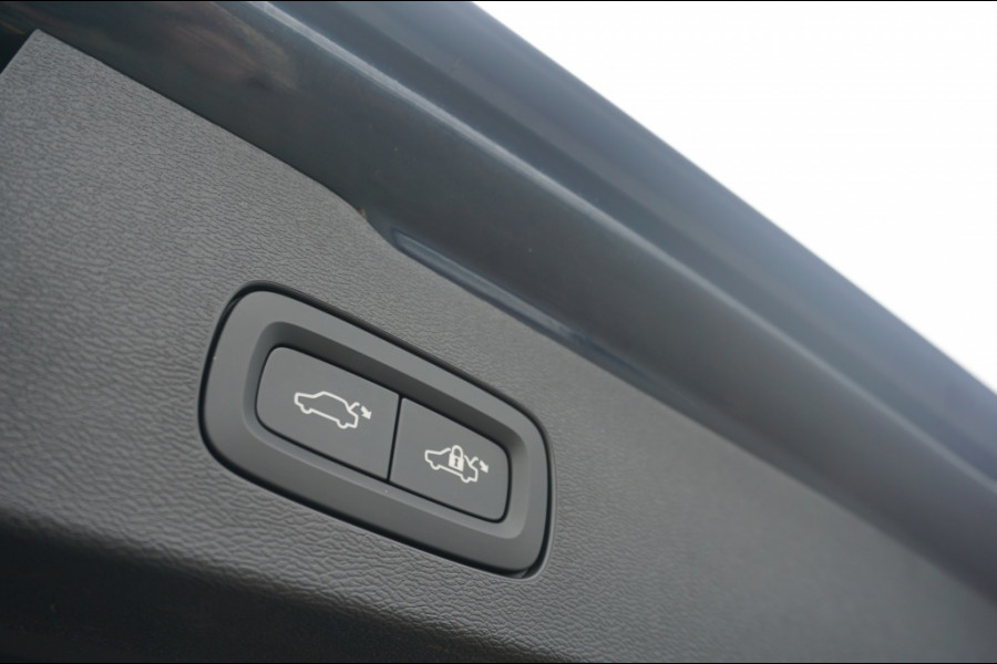 Volvo V60 PHEV T6 AWD ULTRA DARK SCHUIFDAK | WINTERPACK | H&K AUDIO | LUXE