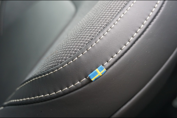 Volvo V60 PHEV T6 AWD ULTRA DARK SCHUIFDAK | WINTERPACK | H&K AUDIO | LUXE