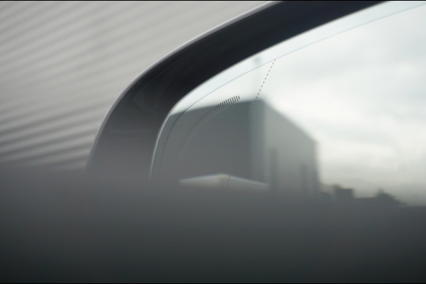 Volvo V60 PHEV T6 AWD ULTRA DARK SCHUIFDAK | WINTERPACK | H&K AUDIO | LUXE