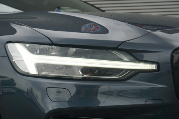 Volvo V60 PHEV T6 AWD ULTRA DARK SCHUIFDAK | WINTERPACK | H&K AUDIO | LUXE