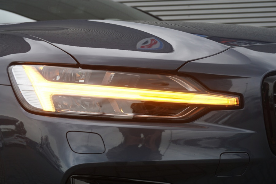 Volvo V60 PHEV T6 AWD ULTRA DARK SCHUIFDAK | WINTERPACK | H&K AUDIO | LUXE