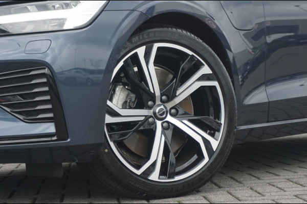 Volvo V60 PHEV T6 AWD ULTRA DARK SCHUIFDAK | WINTERPACK | H&K AUDIO | LUXE