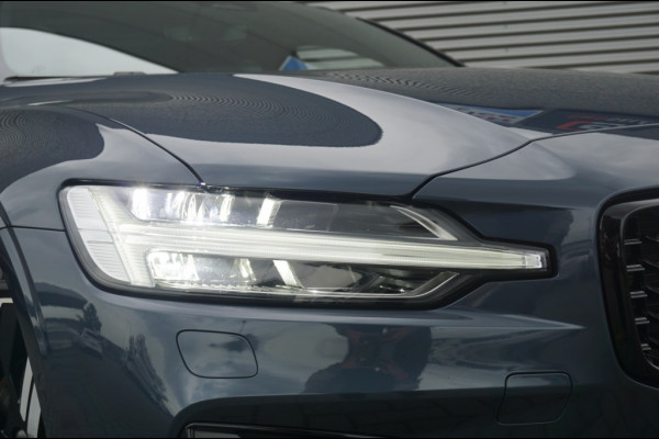 Volvo V60 PHEV T6 AWD ULTRA DARK SCHUIFDAK | WINTERPACK | H&K AUDIO | LUXE