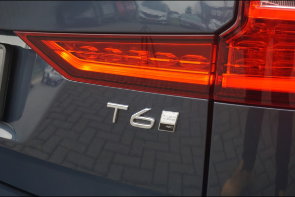 Volvo V60 PHEV T6 AWD ULTRA DARK SCHUIFDAK | WINTERPACK | H&K AUDIO | LUXE