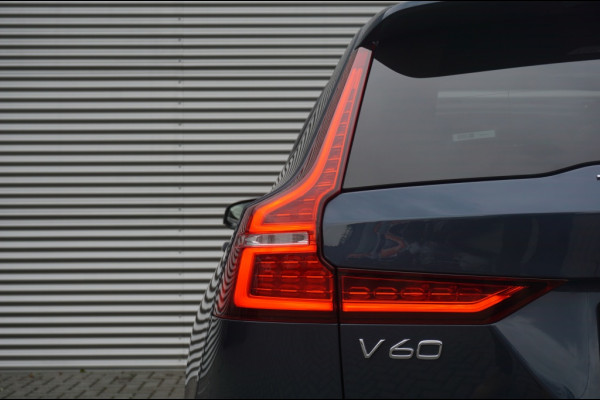 Volvo V60 PHEV T6 AWD ULTRA DARK SCHUIFDAK | WINTERPACK | H&K AUDIO | LUXE