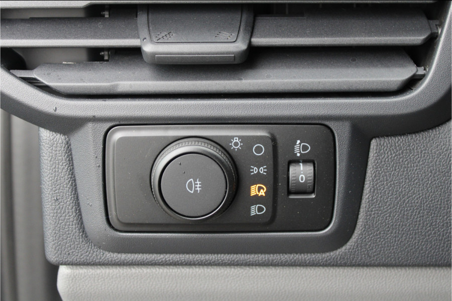 Ford Transit Custom 320 2.0 TDCI L2H1 Trend 136pk - Carplay - Android - LED koplampen - Verwarmd stuurwiel - Stoelverwarming - 70l tank - Rijklaar