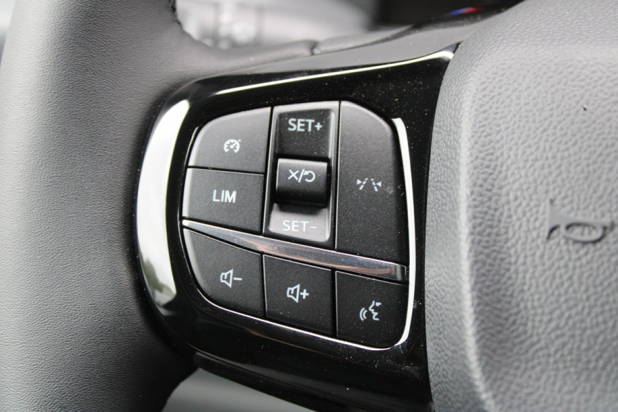 Ford Transit Custom 320 2.0 TDCI L2H1 Trend 136pk - Carplay - Android - LED koplampen - Verwarmd stuurwiel - Stoelverwarming - 70l tank - Rijklaar