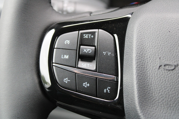 Ford Transit Custom 320 2.0 TDCI L2H1 Trend 136pk - Carplay - Android - LED koplampen - Verwarmd stuurwiel - Stoelverwarming - 70l tank - Rijklaar