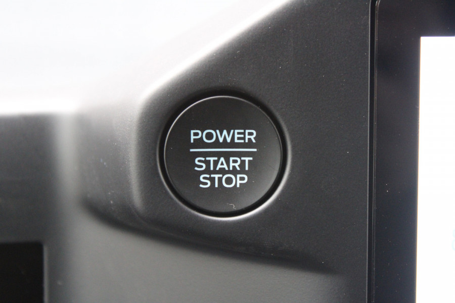 Ford Transit Custom 320 2.0 TDCI L2H1 Trend 136pk - Carplay - Android - LED koplampen - Verwarmd stuurwiel - Stoelverwarming - 70l tank - Rijklaar