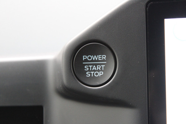 Ford Transit Custom 320 2.0 TDCI L2H1 Trend 136pk - Carplay - Android - LED koplampen - Verwarmd stuurwiel - Stoelverwarming - 70l tank - Rijklaar