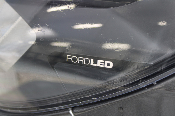 Ford Transit Custom 320 2.0 TDCI L2H1 Trend 136pk - Carplay - Android - LED koplampen - Verwarmd stuurwiel - Stoelverwarming - 70l tank - Rijklaar