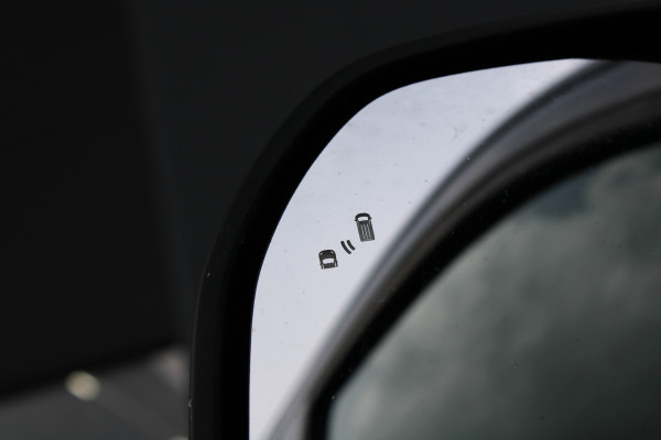 Ford Transit Custom 320 2.0 TDCI L2H1 Limited 150pk - 2x Schuifdeur - Adaptive Cruise - Verwarmd stuur - Blind spot - Navigatie - Camera - Draadloos