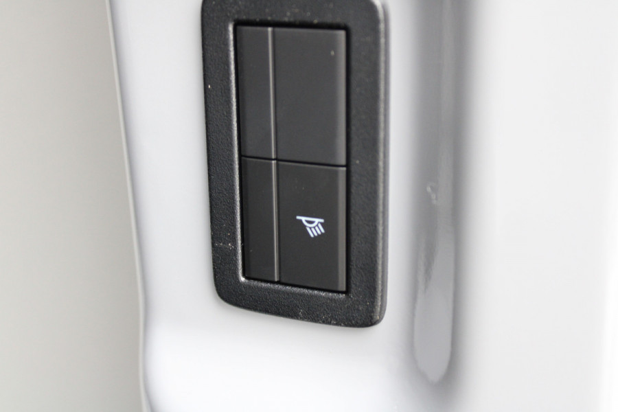 Ford Transit Custom 320 2.0 TDCI L2H1 Limited 150pk - 2x Schuifdeur - Adaptive Cruise - Verwarmd stuur - Blind spot - Navigatie - Camera - Draadloos