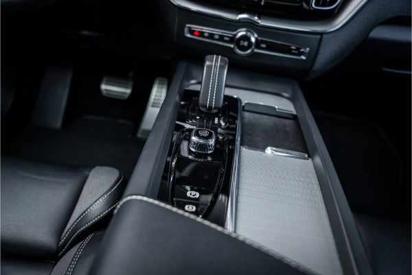 Volvo XC60 2.0 Recharge T6 AWD R-Design - Panorama | Memory | Elek. trekhaak | 360 Camera | Climate Pack