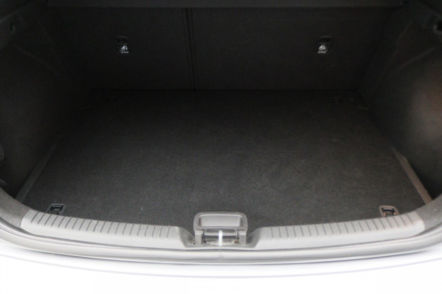 Hyundai i30 1.0 T-GDi MHEV Comfort Camera, Apple Carplay, Stuur-/Stoelverw., LED, DAB, 16"