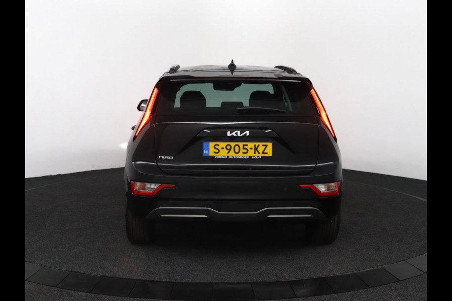 Kia Niro EV DynamicLine 64.8 kWh - SOH 98,3% - Stoel-/stuurverwarming - Navigatie - Cruise Control - Climate Control - Keyless Fabrieksgarantie tot 02-2030