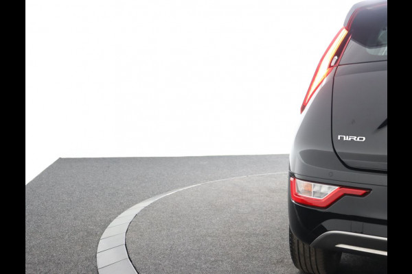 Kia Niro EV DynamicLine 64.8 kWh - SOH 98,3% - Stoel-/stuurverwarming - Navigatie - Cruise Control - Climate Control - Keyless Fabrieksgarantie tot 02-2030