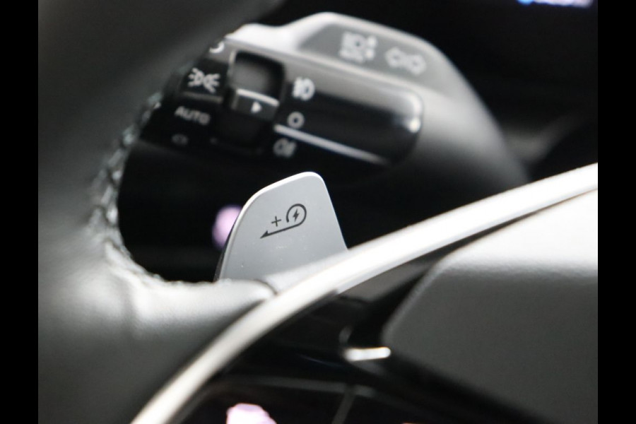 Kia Niro EV DynamicLine 64.8 kWh - SOH 98,3% - Stoel-/stuurverwarming - Navigatie - Cruise Control - Climate Control - Keyless Fabrieksgarantie tot 02-2030