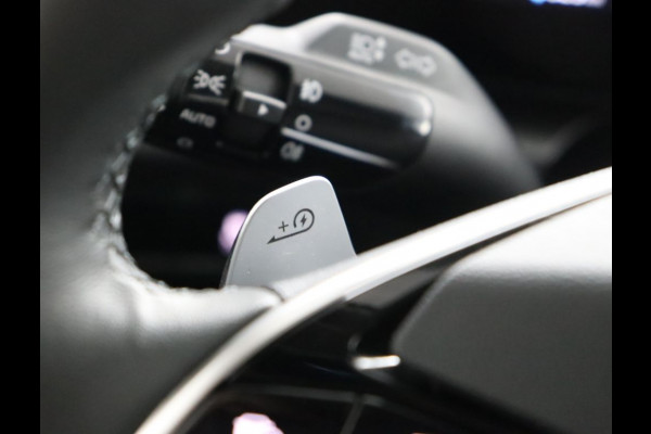 Kia Niro EV DynamicLine 64.8 kWh - SOH 98,3% - Stoel-/stuurverwarming - Navigatie - Cruise Control - Climate Control - Keyless Fabrieksgarantie tot 02-2030
