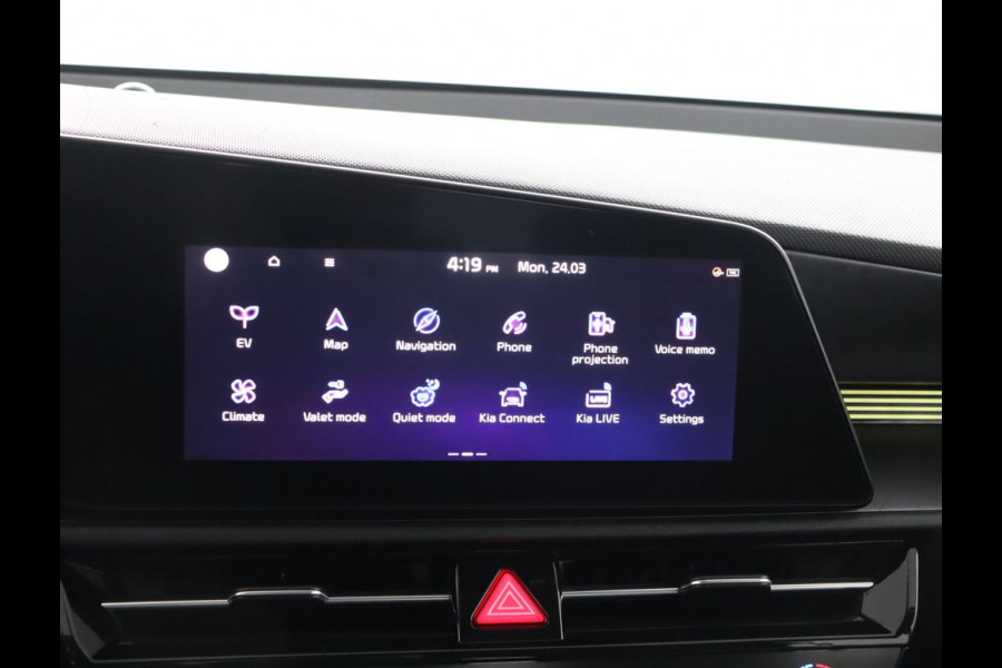Kia Niro EV DynamicLine 64.8 kWh - SOH 98,3% - Stoel-/stuurverwarming - Navigatie - Cruise Control - Climate Control - Keyless Fabrieksgarantie tot 02-2030