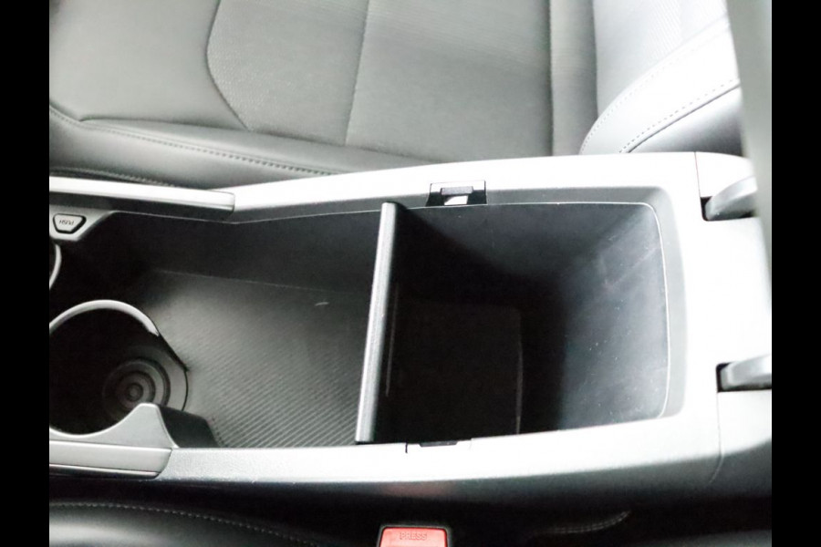 Kia Niro EV DynamicLine 64.8 kWh - SOH 98,3% - Stoel-/stuurverwarming - Navigatie - Cruise Control - Climate Control - Keyless Fabrieksgarantie tot 02-2030