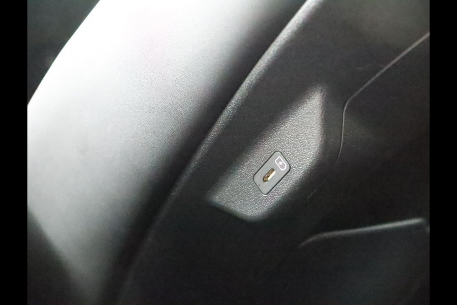 Kia Niro EV DynamicLine 64.8 kWh - SOH 98,3% - Stoel-/stuurverwarming - Navigatie - Cruise Control - Climate Control - Keyless Fabrieksgarantie tot 02-2030